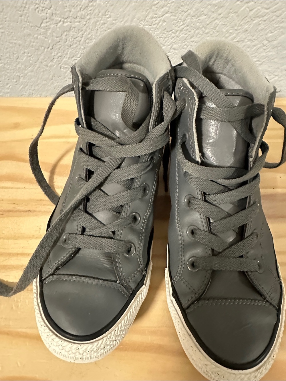 Converse Kids   Sneakers in Gray size 6